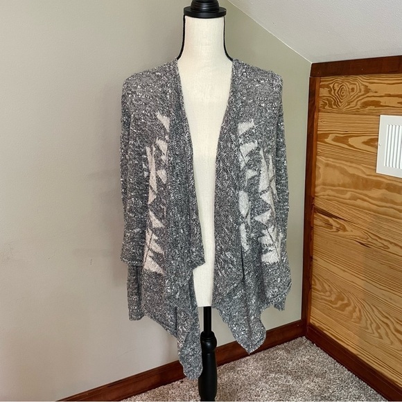 Hollister Grey White Southwest Aztec Print Knit Cardigan Extra Small Small - Picture 1 of 8